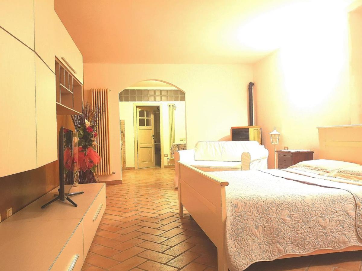 Hotel Casa Mica Abbadia San Salvator Esterno foto